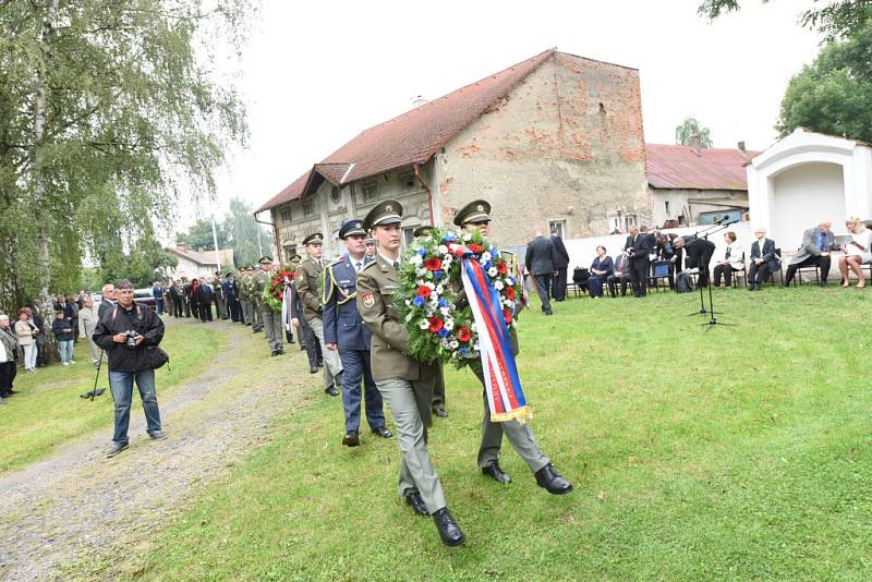 Pietní akt v Lošanech pozdravil telefonem z Ameriky Josef Mašín