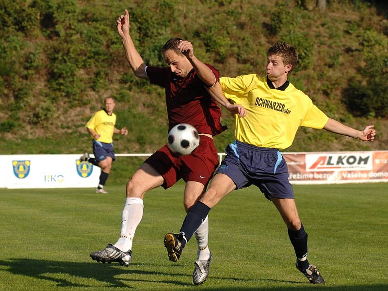 Z utkání fotbalové divizní skupiny C Kunice - Velim (2:3).