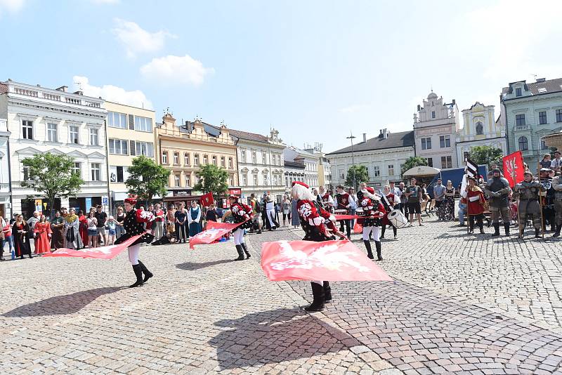 Již po třiadvacáté uspořádala druhou květnovou sobotu v kolínské jízdárně místní šermířská skupina Páni z Kolína rekonstrukci dějinné události, především samozřejmě bitvy.