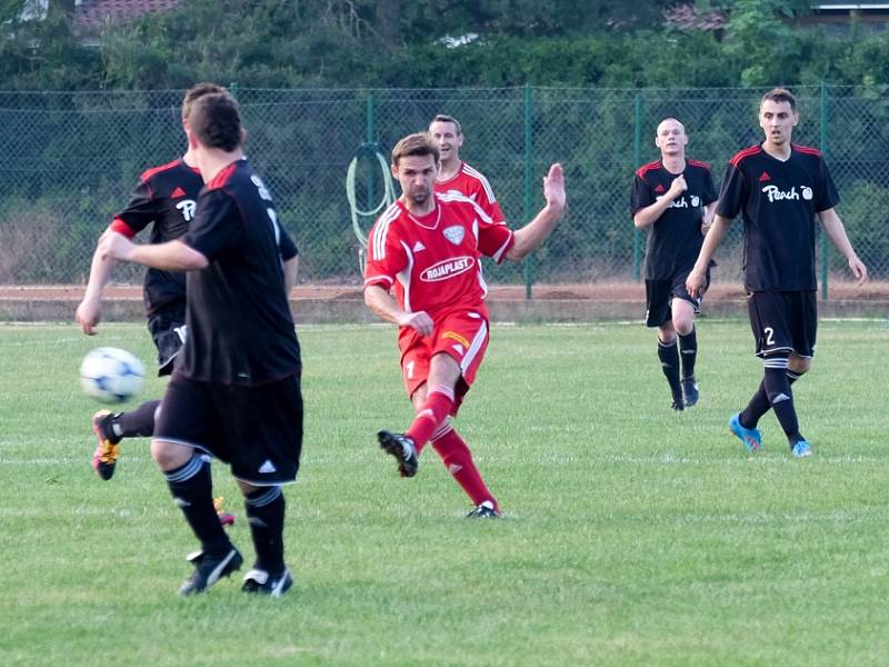 Z utkání Břežany II - Polepy (2:10).