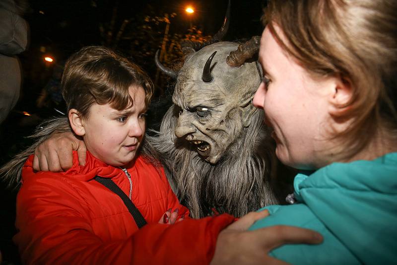 Krampus čerti v kolínské pivnici Barborka.