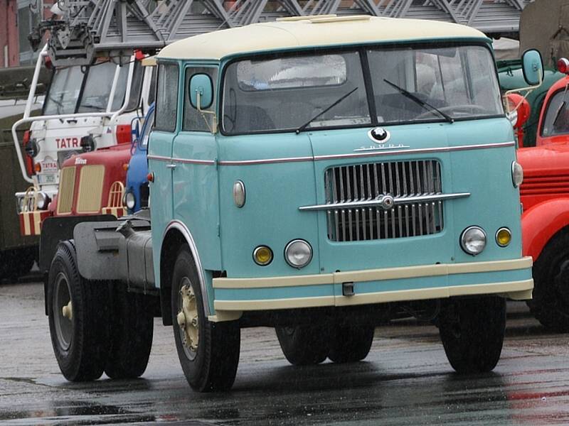 Na kolínském autobusovém nádraží byly k vidění veteránové skvosty