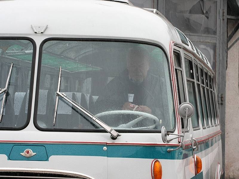 Na kolínském autobusovém nádraží byly k vidění veteránové skvosty