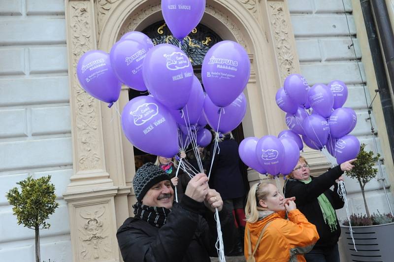 Z kolínského náměstí vzlétly k obloze balónky s přáními Ježiškovi