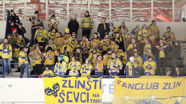 Fanoušci hokejového Zlína přijeli podpořit svůj klub až do Kolína.