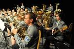 Směsí nazvanou Takový byl Kmoch, ale i jiné hudební akce, začal v úterý večer Jarní koncert velkého dechového orchestru pojmenovaného Harmonie 1872 Kolín s podtitulem .... takový byl Kmoch v kolínském Městském divadle. 