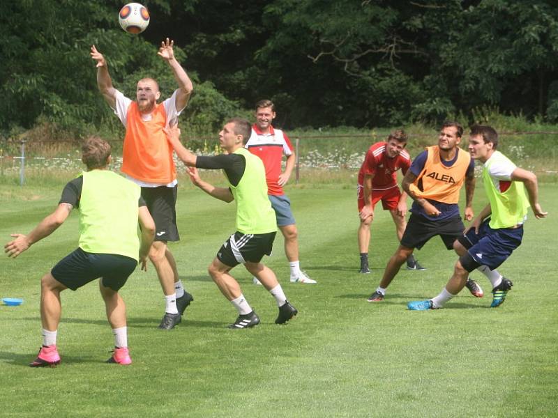 Fotbalisté Kolína zahájili v neděli 9. července přípravu na novou sezonu.