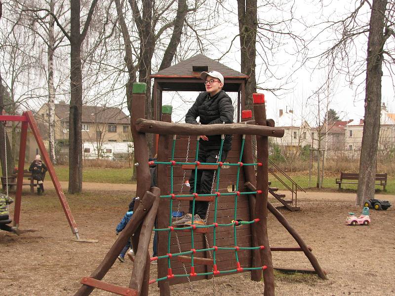 Malí Kolíňáci na Medvědí louce a přilehlém dětském hřišti.