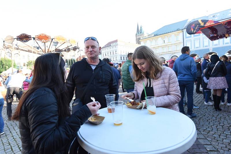 Na Karlově náměstí v Kolíně to opět žilo. Po nedávném vinném koštu tu tentokrát své stánky postavil Street Food festival