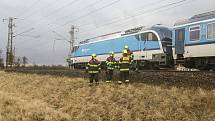 Kvůli vichřici spadlá trolej na železnici u Nové Vsi I omezila ve čtvrtek 17. února 2022 provoz vlaků na trati mezi Kolínem a Prahou.