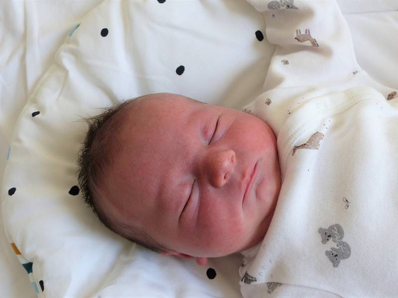Vítek Zachara se narodil 10. května 2022 v kolínské porodnici, vážil 3595 g a měřil 50 cm. V Kutné Hoře bude vyrůstat s maminkou Petrou a tatínkem Jakubem.