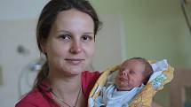 Tobiáš Strouhal se narodil 25. srpna 2011 v kolínské porodnici. Po narození měřil 46 centimetrů a vážil 2700 gramů. Rodiče Iveta Tomanová a Petr Strouhal si syna odvezli až do Teplic. Tam se na něj těšil jedenapůlletý bráška Matyáš.