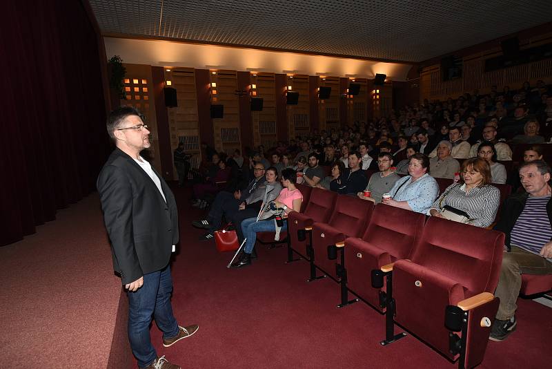 Film Poslední útěk v kolínské světové premiéře uvedli jeho tvůrci