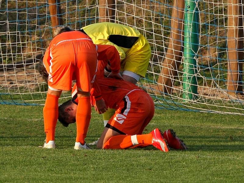 Z utkání fotbalové I. A třídy Polepy - Bakov n. J. (4:1).