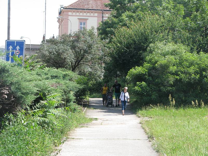 Ulice U Křižovatky v Kolíně.