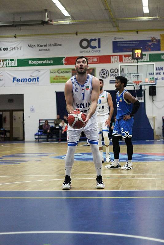 Z basketbalového utkání Kooperativa NBL Kolín - USK Praha (86:87)