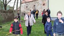 V Nebovidech se v sobotu odpoledne uskutečnilo příjemné velikonoční tvoření, alias vítání jara, zakončené vynášením Morany.