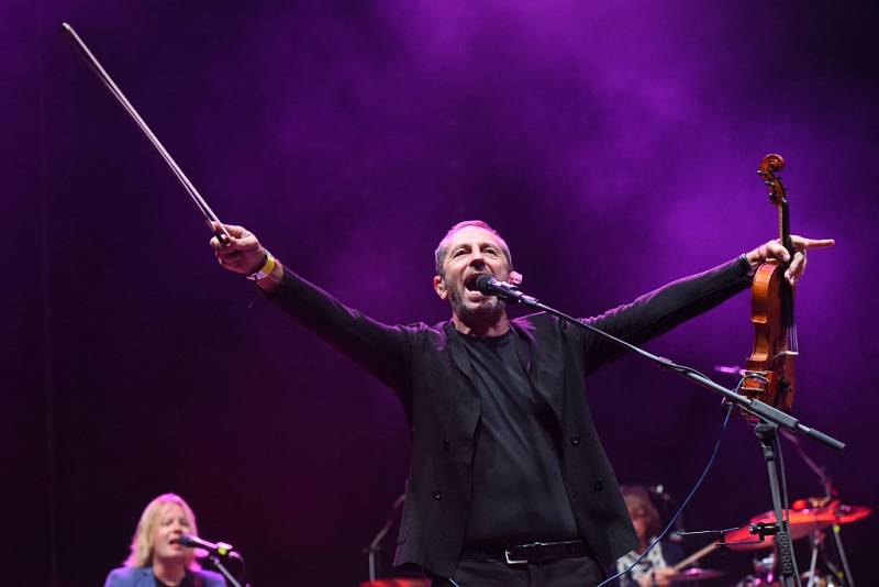 Na slavná léta festivalu Rock for People zavzpomínali v sobotu v areálu českobrodského stadionu Na Kutilce, kam se alespoň na jeden den opět vrátilo festivalové dění.