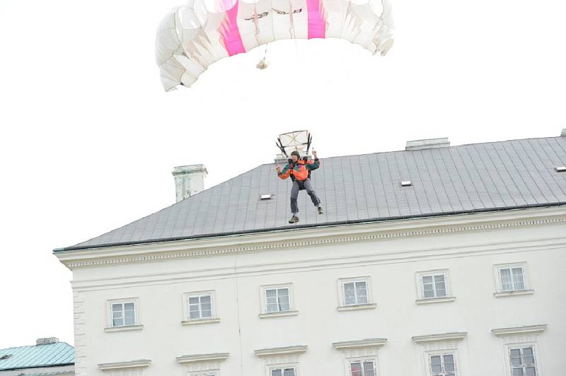 Festival Kefír se přesunul k zámku Kačina