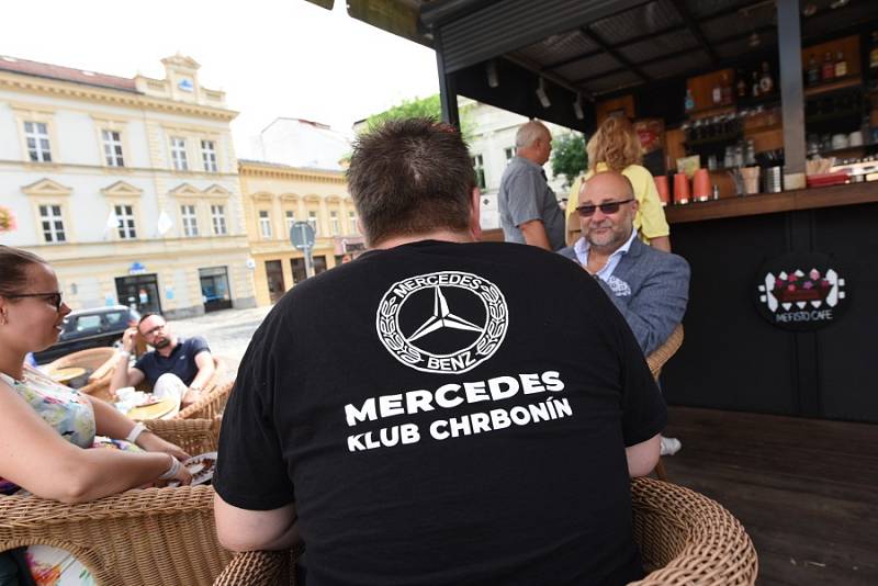 Majitelé vozů značky Mercedes-Benz se sešli po třiatřicáté a auty zaplnili kolínské Karlovo náměstí.