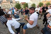 Kolínské kulturní léto: z koncertu Lazy Brass, Pokáče a Migu 21 na Karlově náměstí v Kolíně.