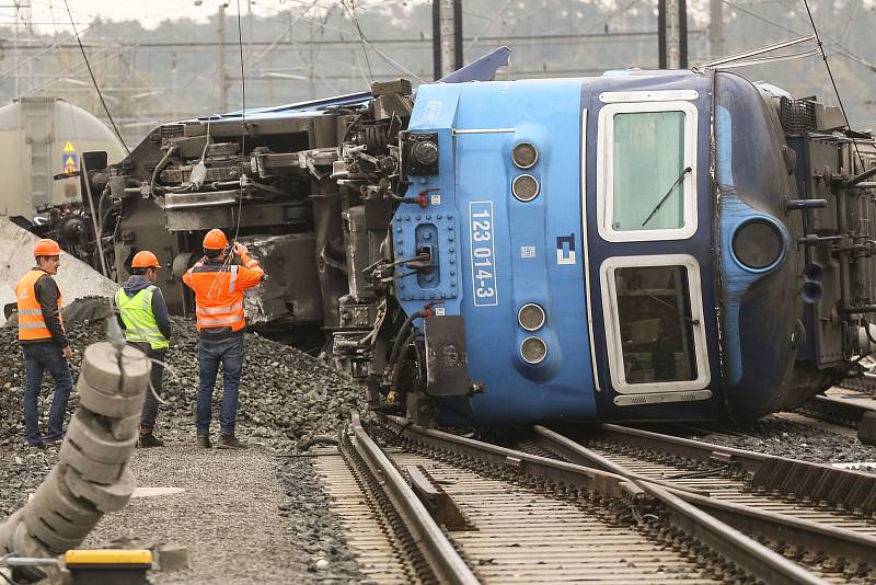 Místo nehody nákladního vlaku ve stanici Poříčany v úterý 11. října 2022