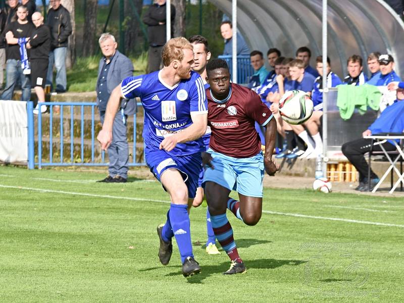 Fotbalisté Kolína porazili poslední Náchod 3:0.