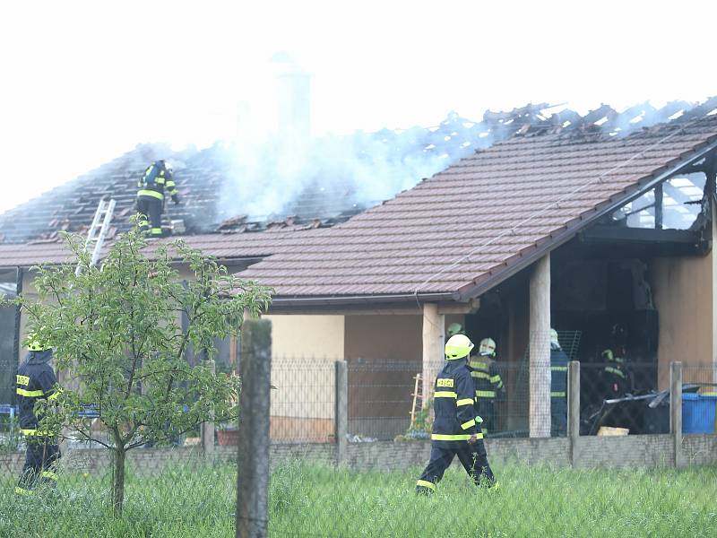 Požár bungalovu v obci Kořenice.