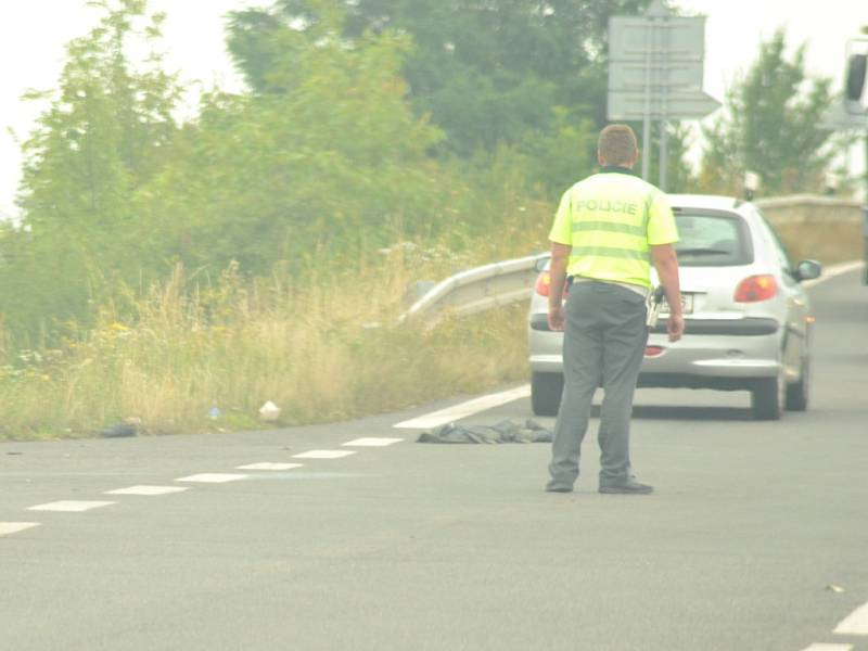 Vážně zraněného cyklistu odvezl vrtulník