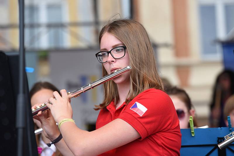 Závěrečný monstrkoncert festivalu Kmochův Kolín.