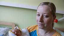 Scarlett Hübštová se narodila 20. března 2010 s porodní váhou 3080 gramů a mírou 48 centimetrů. Brzy pojede domů do Lošan s rodiči Lucií Wasserbauerovou a Petrem Hübštem.