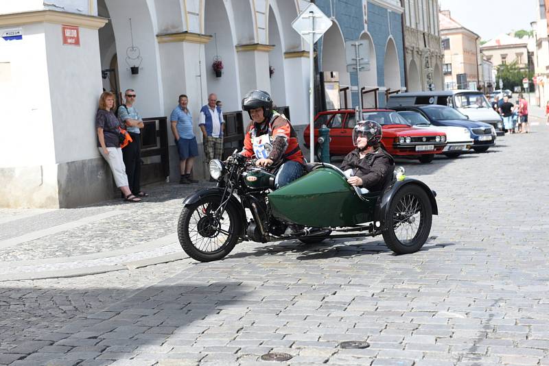 Kolínské centrum zdobily historické automobily a motocykly.