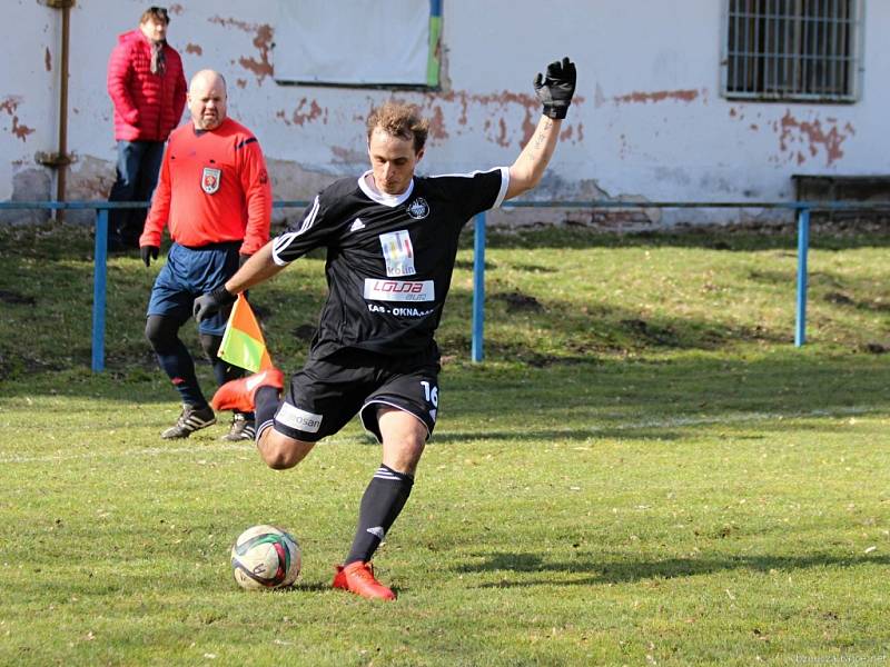 Z přípravného utkání FK Kolín - Dobrovice (0:0).