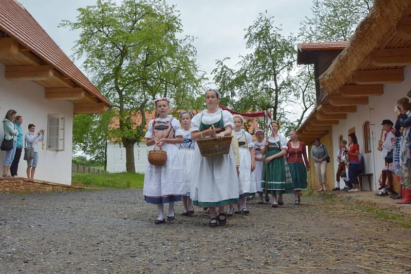 Letnice v kouřimském muzeu lidových staveb pokazilo počasí