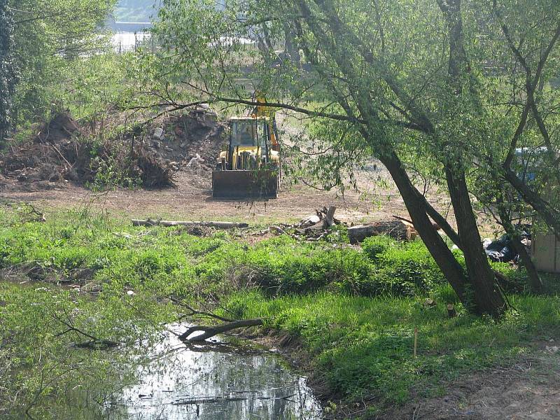 Revitalizace levého ramene Labe u Kmochova ostrova v Kolíně