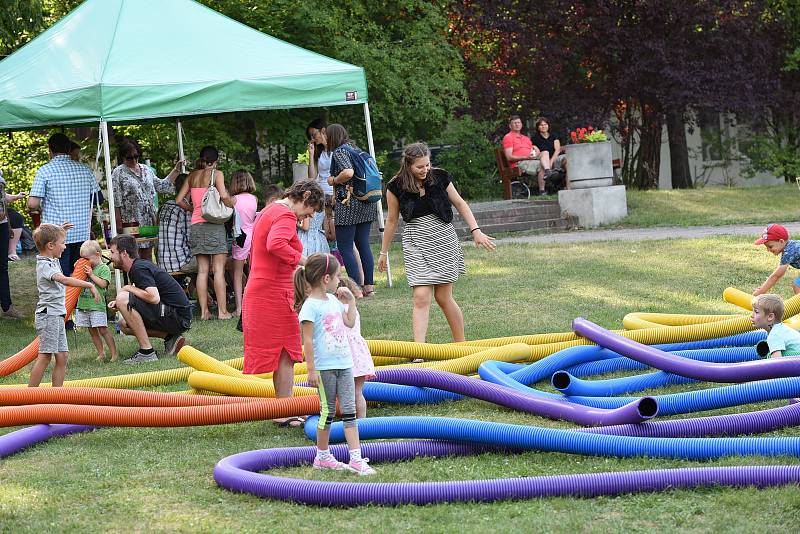 Lesní školka uspořádala malý festival v Borkách.