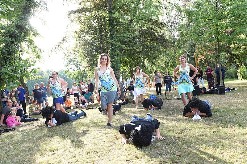 Třetí letošní Otevřená ulice se roztančila na zálabské straně lávky