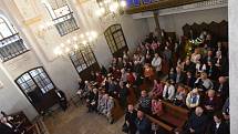 Tentokrát se v kolínské synagoze sešli členové a přátelé kolínského Kruhu přátel hudby na koncertu špičkového vokálně – instrumentálního souboru Linha Singers.