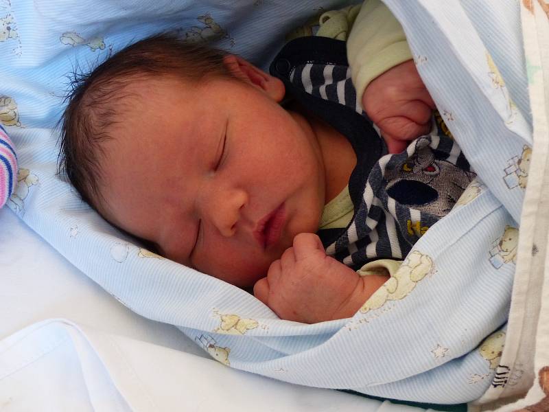 Dorián Bína se narodil 18. ledna 2019, vážil 4075 g a měřil 51 cm. V Kolíně ho přivítá bráška Bonifác (1.5) a rodiče Nikol a Ondřej.