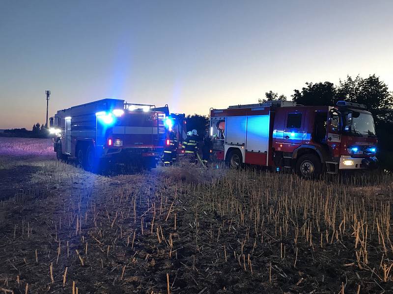 Při sklizni shořel kombajn za pět milionů korun