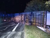 Havárie kamionu na silnici I/12 u Břežan I.