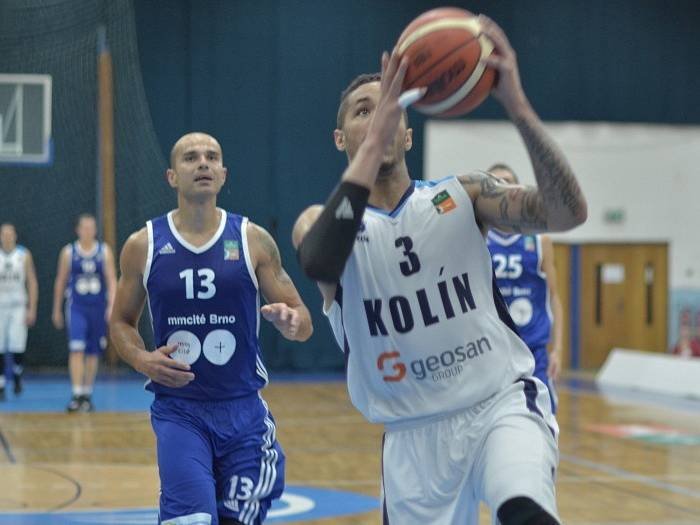 Z utkání BC Geosan Kolín - Brno (75:65).