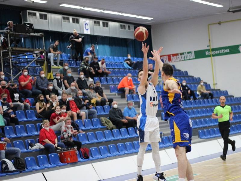 Třetí utkání semifinálové série NBL BC Kolín - Opava (79:67).