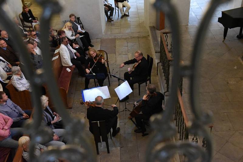 Koncert smyčcového kvarteta se konal v synagoze.