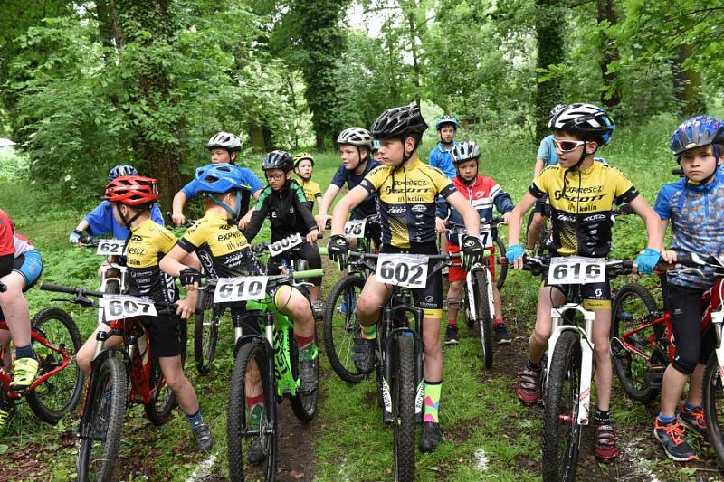 Poslední sportovní den v Kolíně ukončila cyklistika, basketbal i házená.