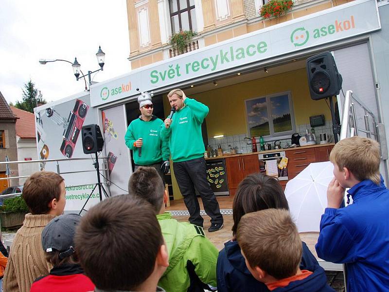 Interaktivní návěs Svět recyklace zastavil v Českém Brodě