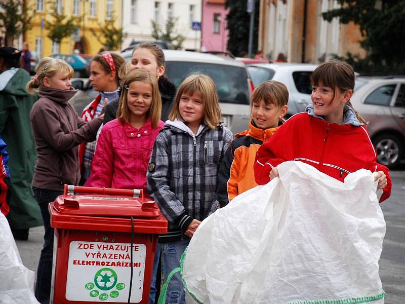 Interaktivní návěs Svět recyklace zastavil v Českém Brodě