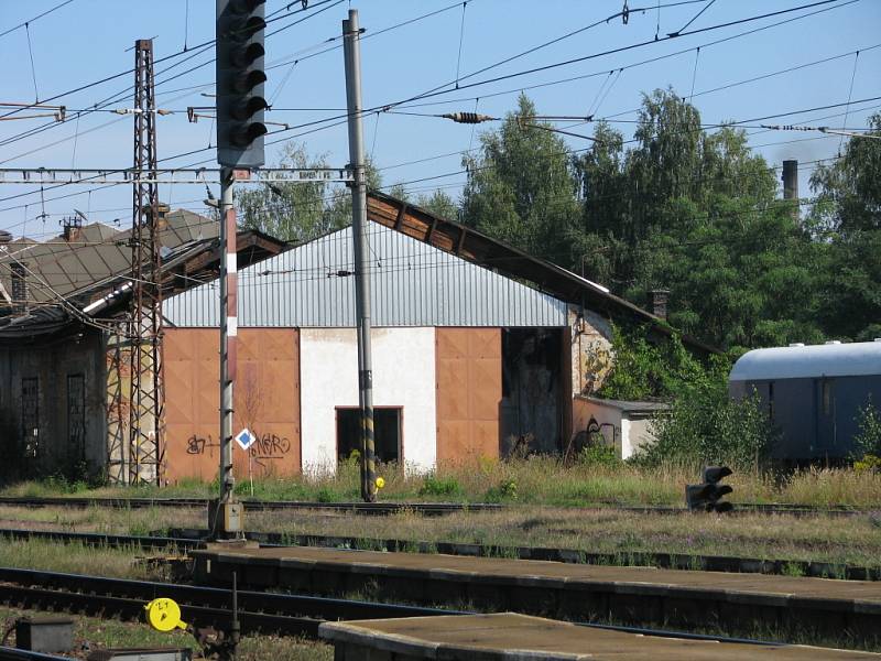 Velkoosecké vlakové nádraží a jeho okolí