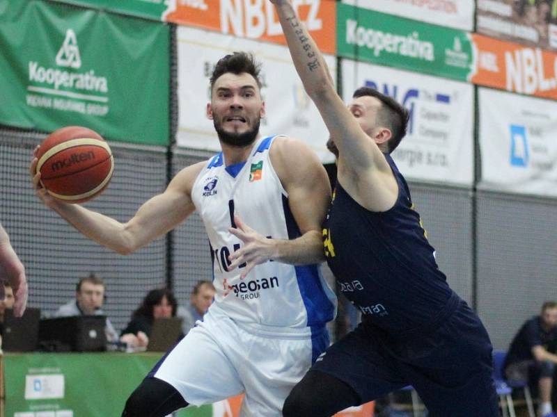 Z utkání BC Geosan Kolín - Opava (80:85).