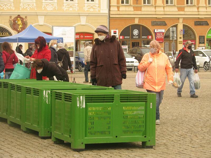 Trh na Karlově náměstí v Kolíně.